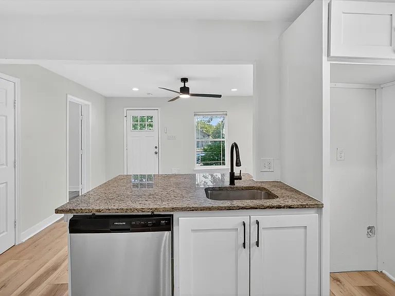 5616 Wellesley Ave — Photo 8