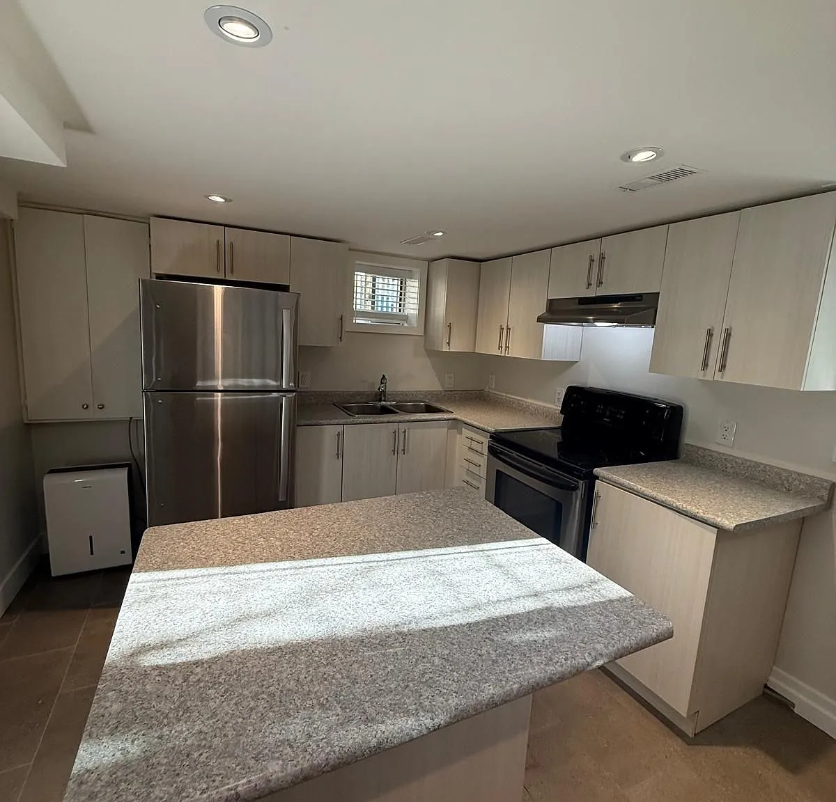 2 bed, $1,900 — Photo 4