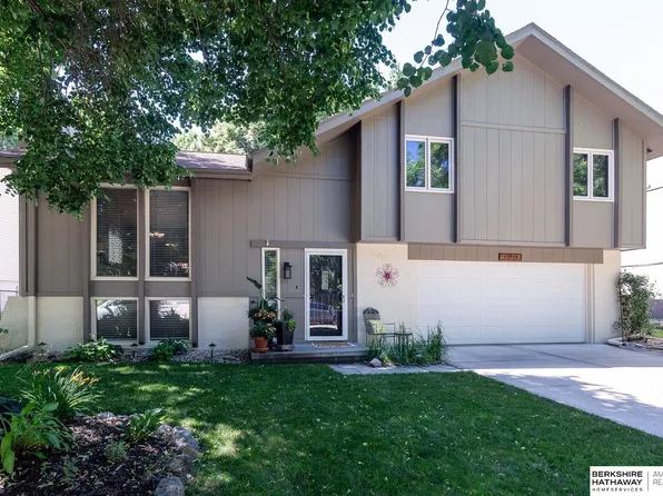 15919 Dorcas Cir, Omaha, NE 68130