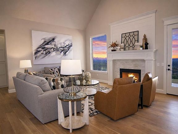 5th image of 701 S Cimarron Rd