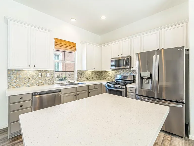 26345 Avenida Quintana — Photo 4
