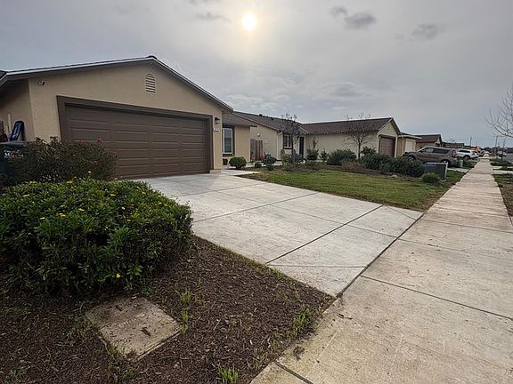 3rd image of 628 Marcus St