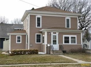 301 West St, Reinbeck, IA 50669