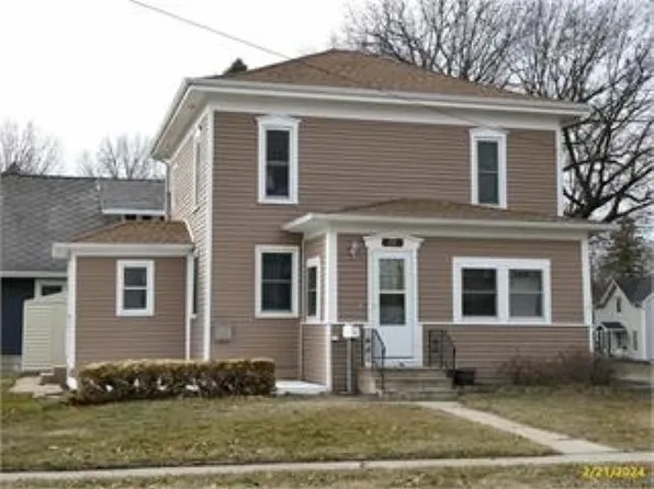 301 West St, Reinbeck, IA 50669