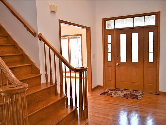 3rd image of 1820 Canterbury Ln