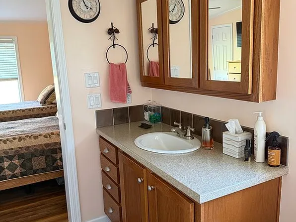 20 Tee Ln, Hancock, ME 04640