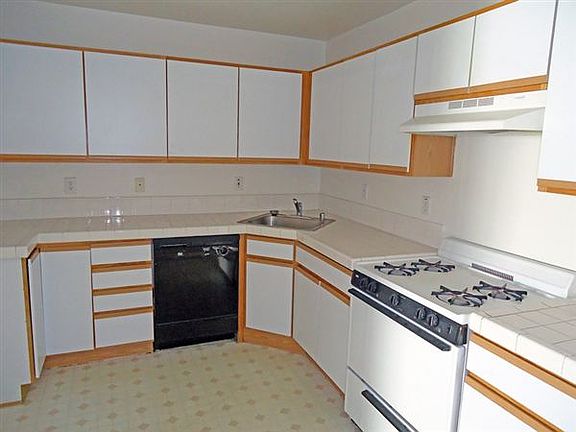 KITCHEN-FULL VIEW