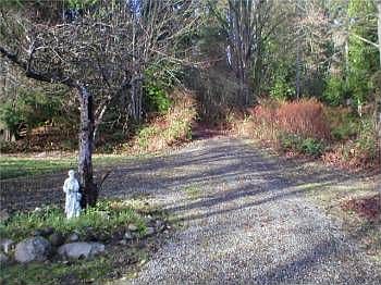 Secluded driveway to MBE RD
