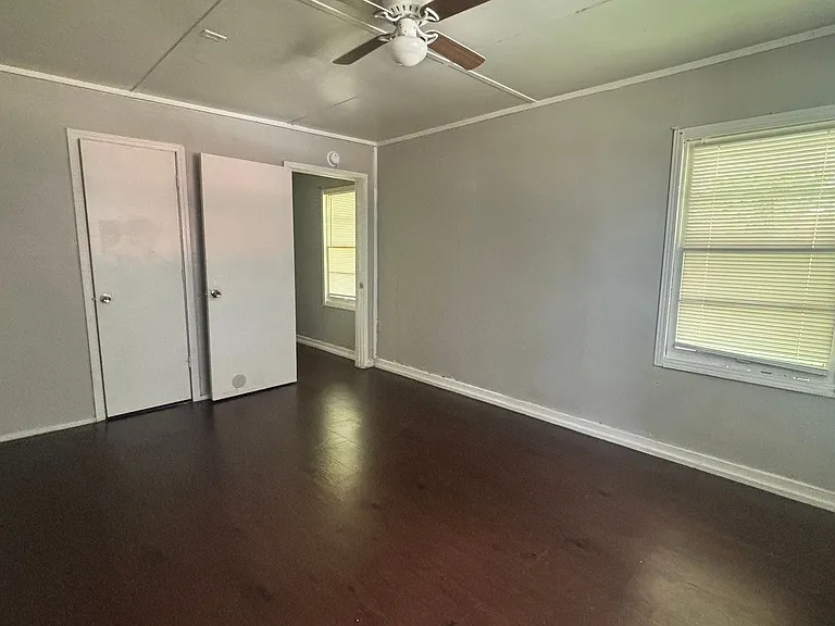 1452 Woody Dr — Photo 2