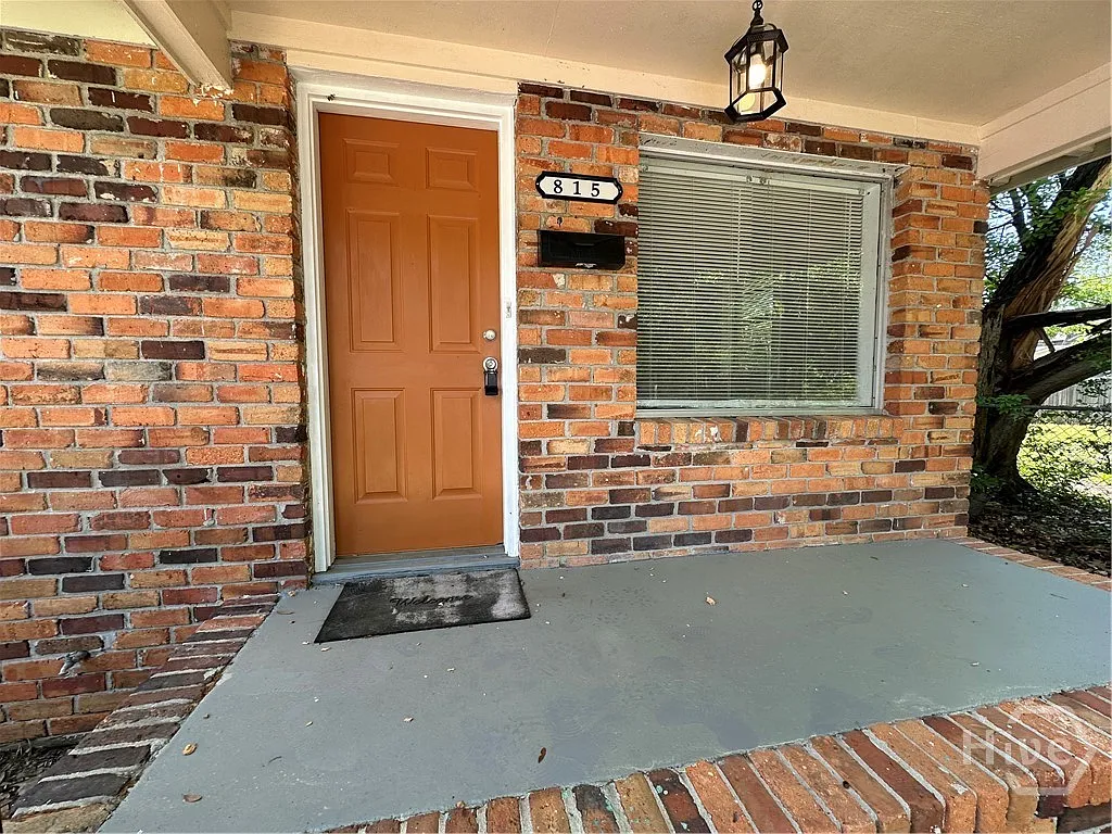 3 bed, 1.0 bath, 864 sqft, $1,600 — Photo 4