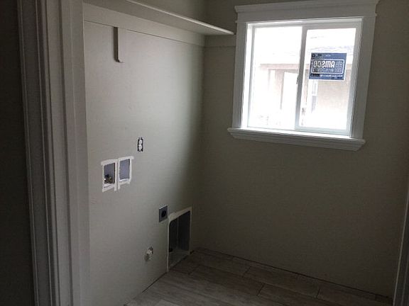 5th image of 4641 Blackstone Dr