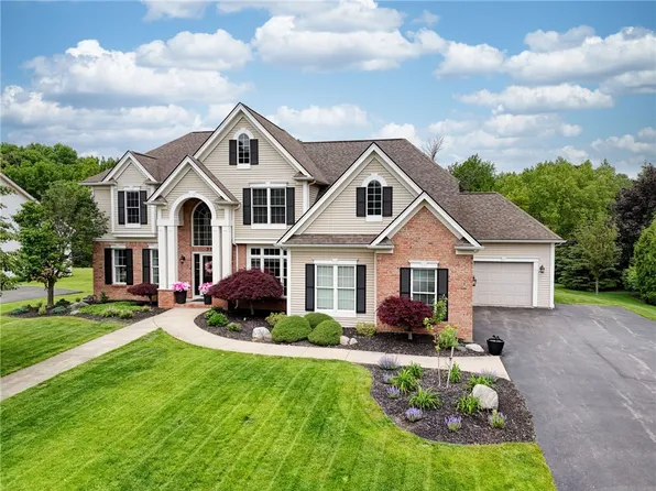 32 Watersong Trl, Webster, NY 14580