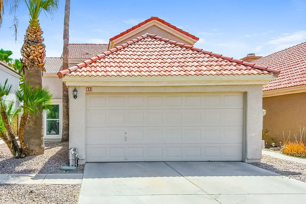3 bed, 2.5 bath, 1866 sqft, $2,155 — Photo 1