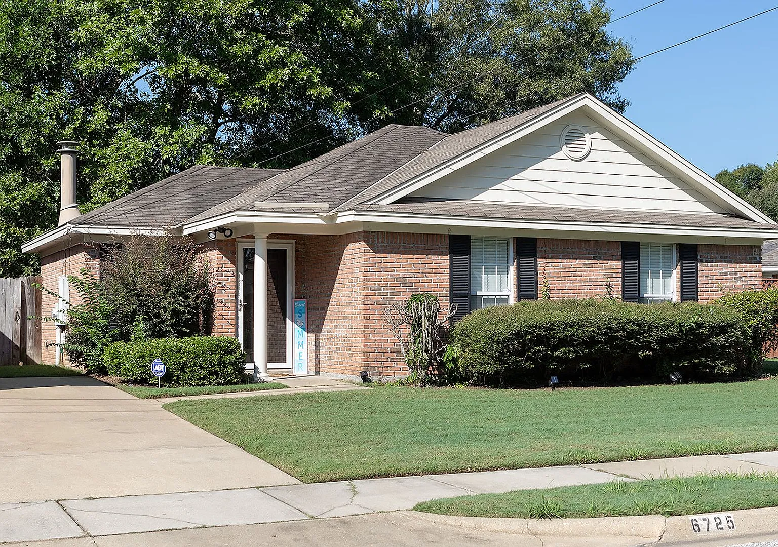 Home for rent in Taylor Ridge — Photo 2