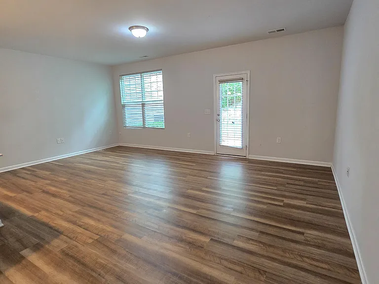 6137 Beale Loop — Photo 12