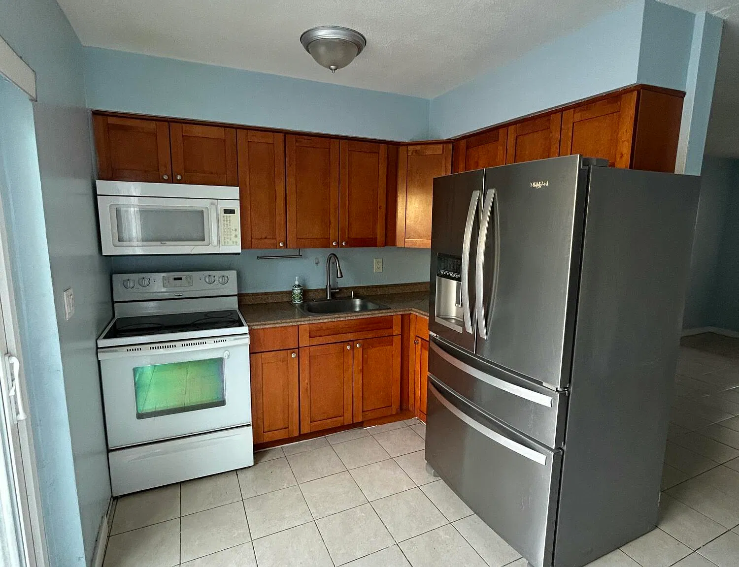 1 bed, 1.0 bath, 1501 sqft, $1,800 — Photo 2