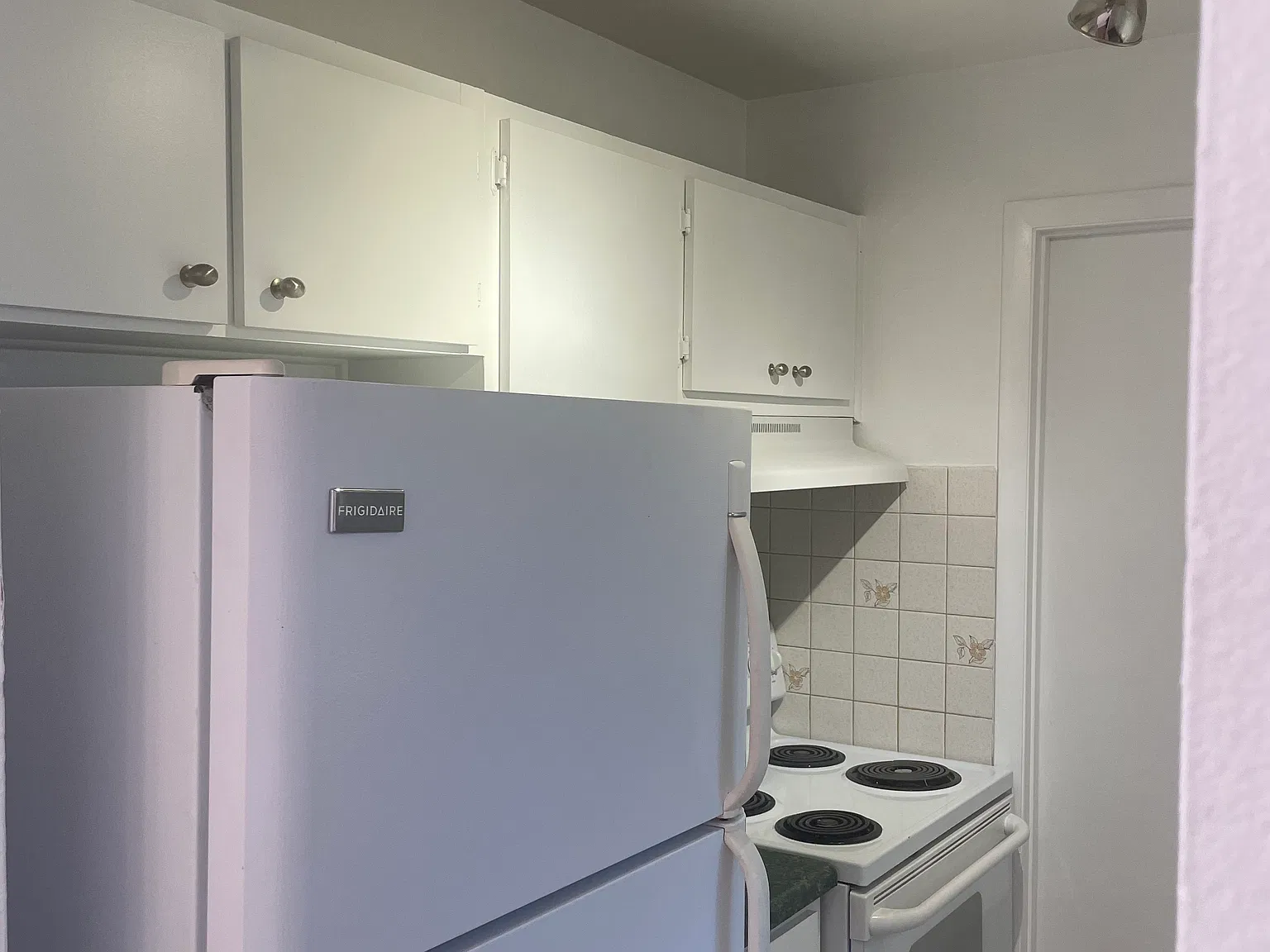 3 bed, 1050 sqft, $1,300 — Photo 2