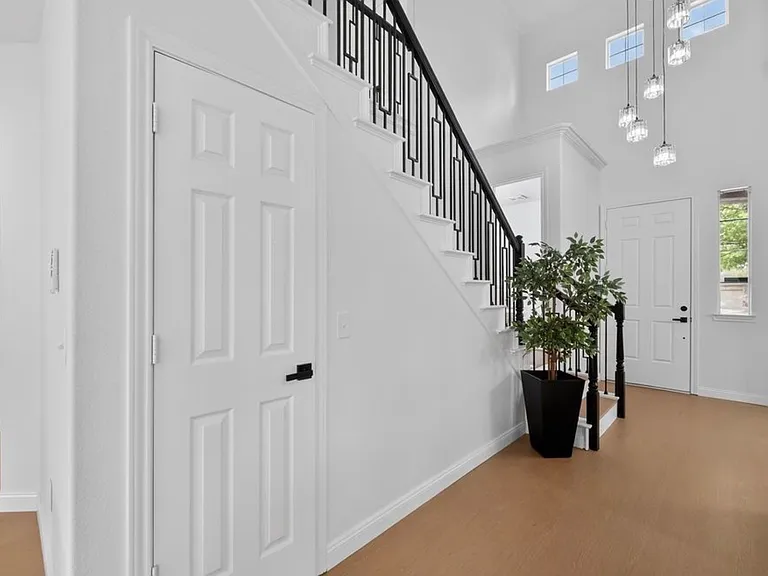 1709 Stapleton Dr — Photo 14