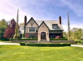 1055 W Gunn Rd, Rochester, MI 48306