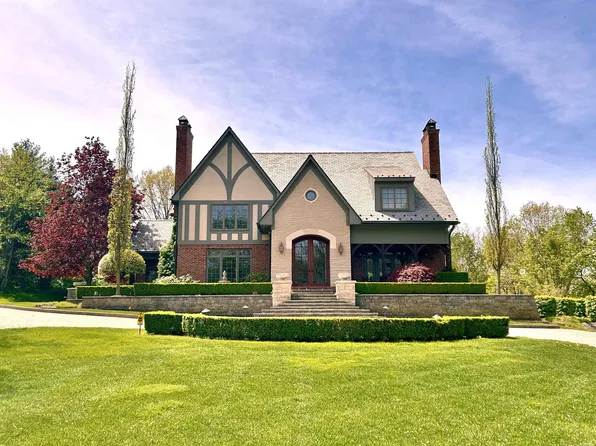 1055 W Gunn Rd, Rochester, MI 48306