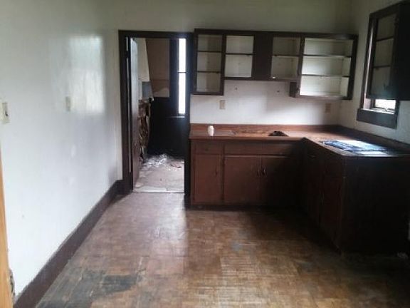 5th image of 2608 Vega Ave