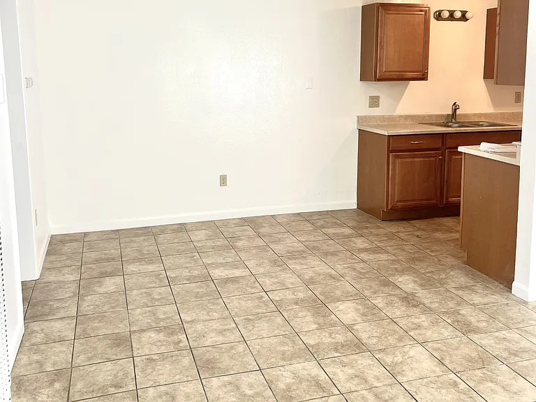 2240 W Dunlop St #5 — Photo 4