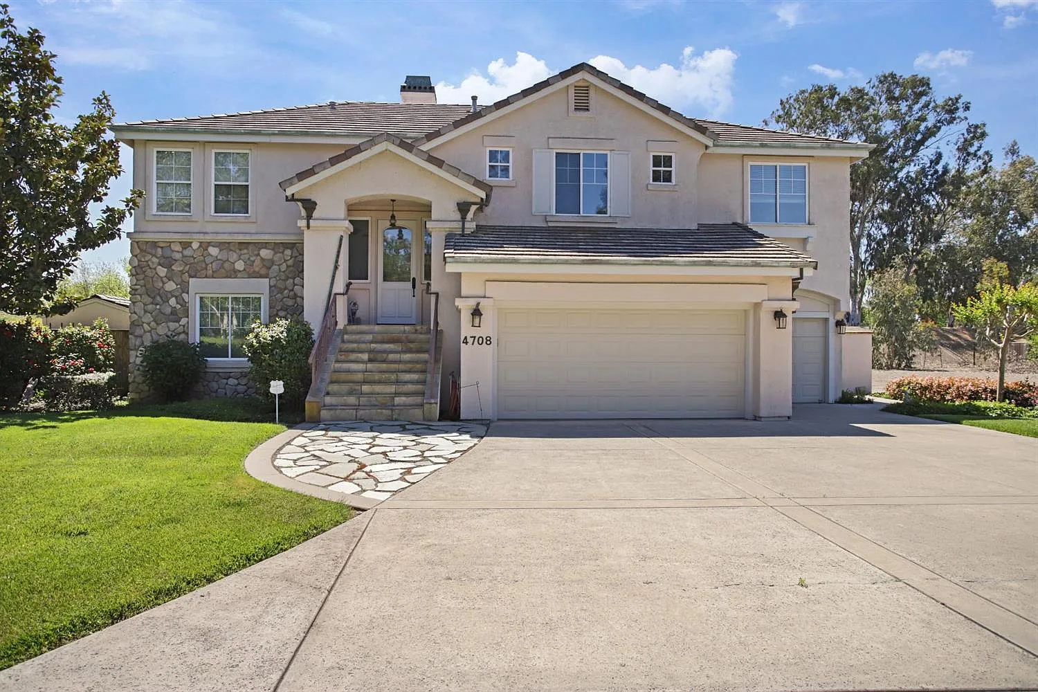 4708 Saint Andrews Dr photo 1