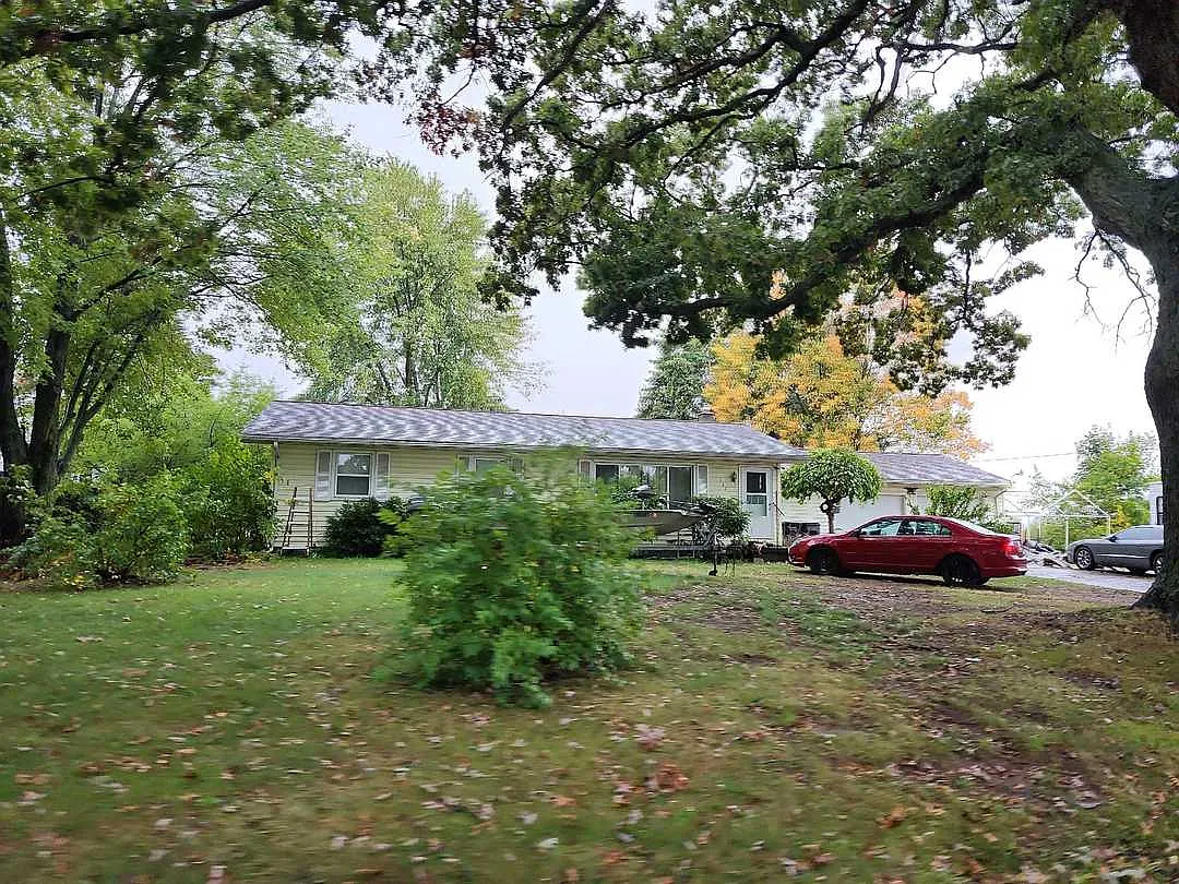 263 W Tuttle Rd photo 1