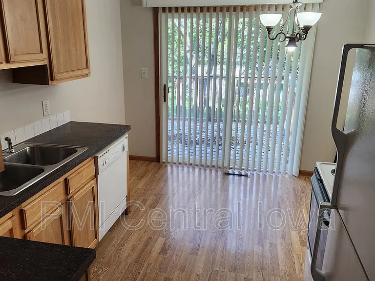 6615 Washington Ave — Photo 5