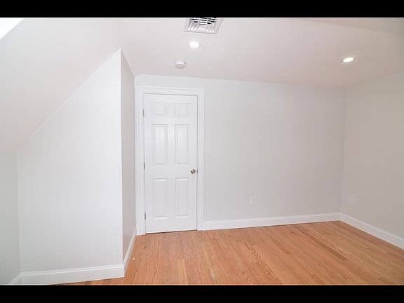 4th image of 46-48 Albertina St #3