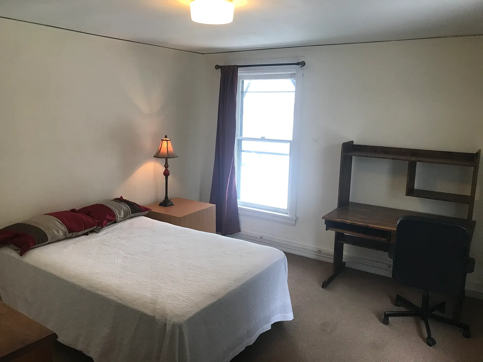 Entire 2nd floor of 3 story building - Sunny - Large Bedrooms — Photo 3