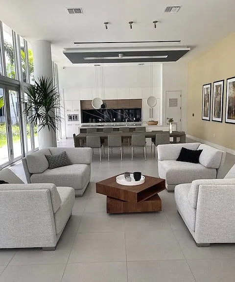 Avery Dania Pointe Apartments — Photo 4