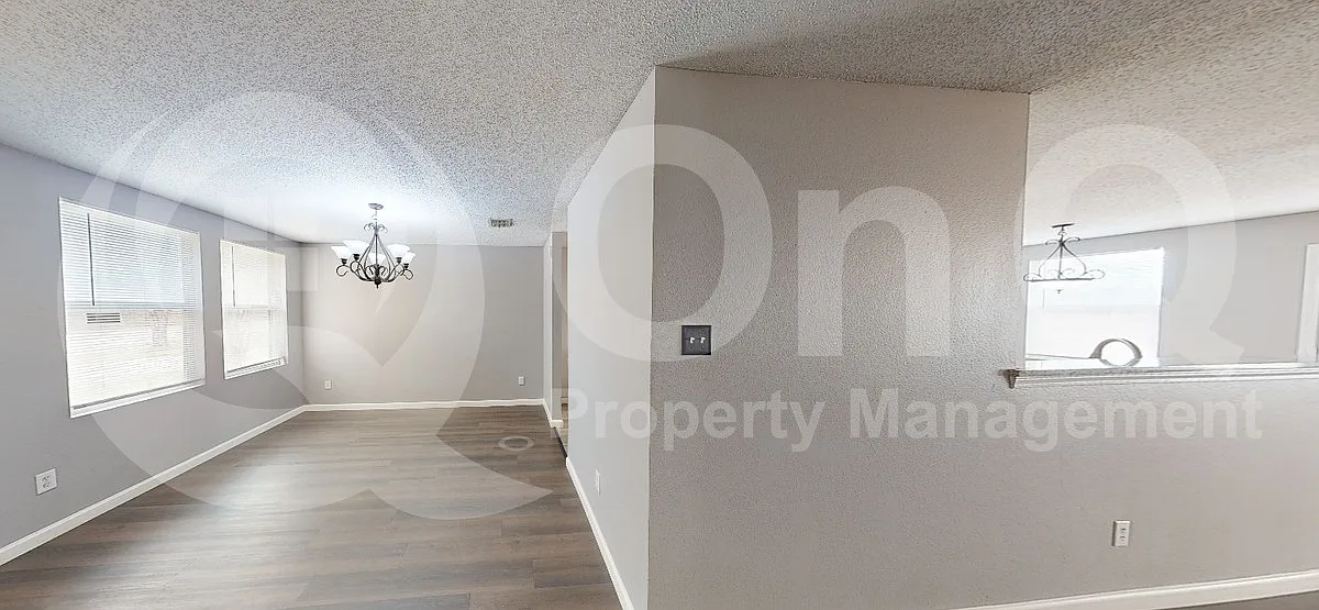 4 bed, 2.0 bath, 1952 sqft, $2,222 — Photo 4