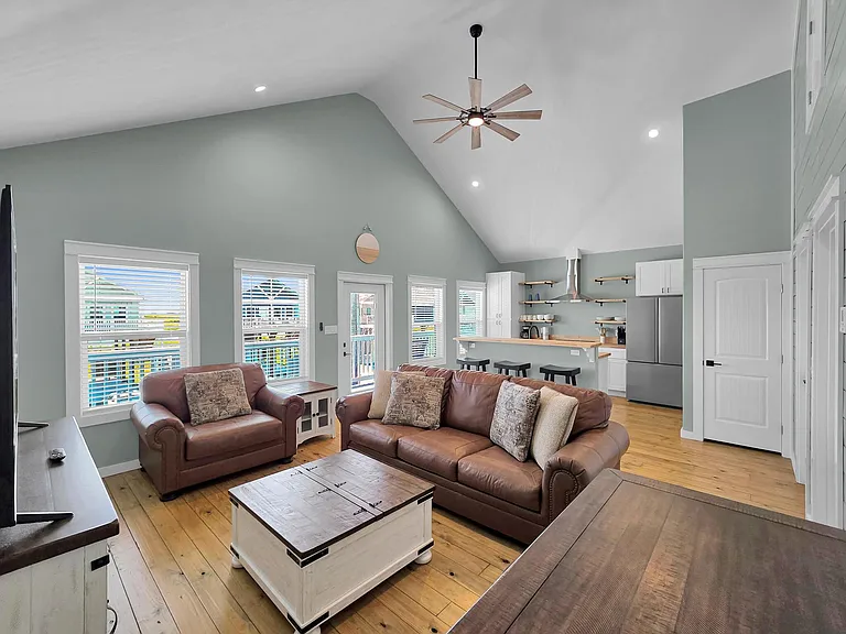 1032 Sunset Cir W — Photo 16