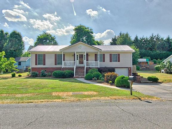2nd image of 2520 Glade Dr