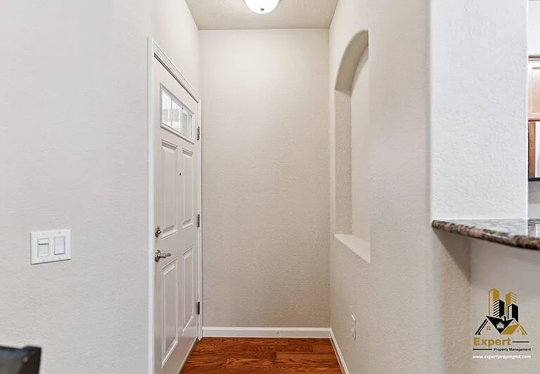 900 Moon Cir #922 — Photo 6