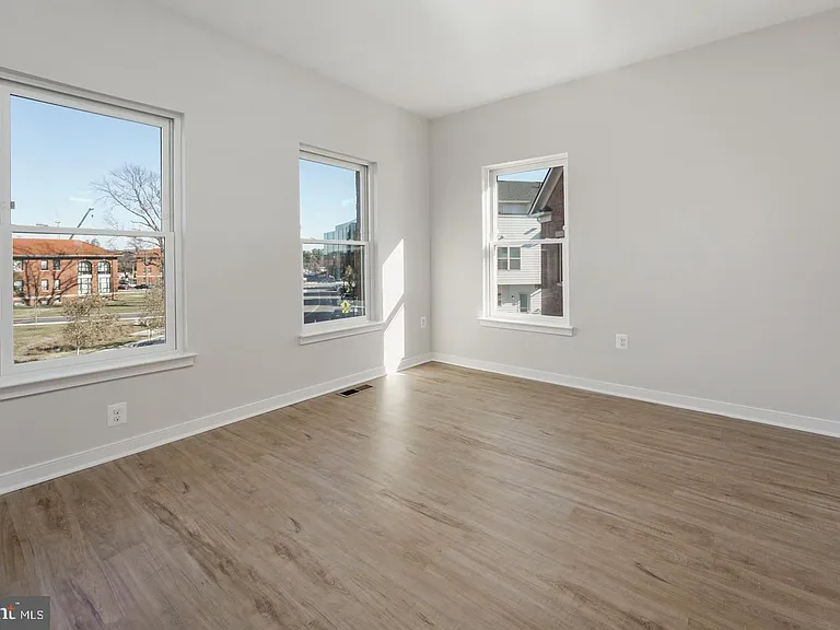 945 Sycamore Dr SE — Photo 23