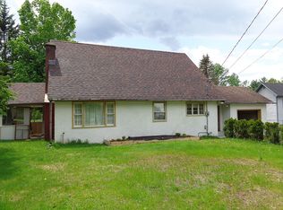 914 Elmore St, Morrisville, VT 05661