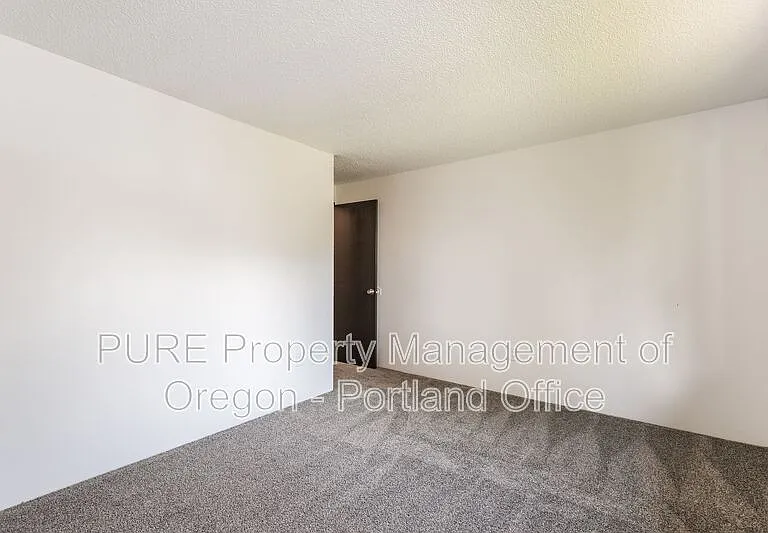 Parkway Garden — Photo 121