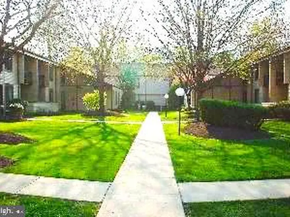 11 Twin Rivers Dr #M, Hightstown, NJ 08520