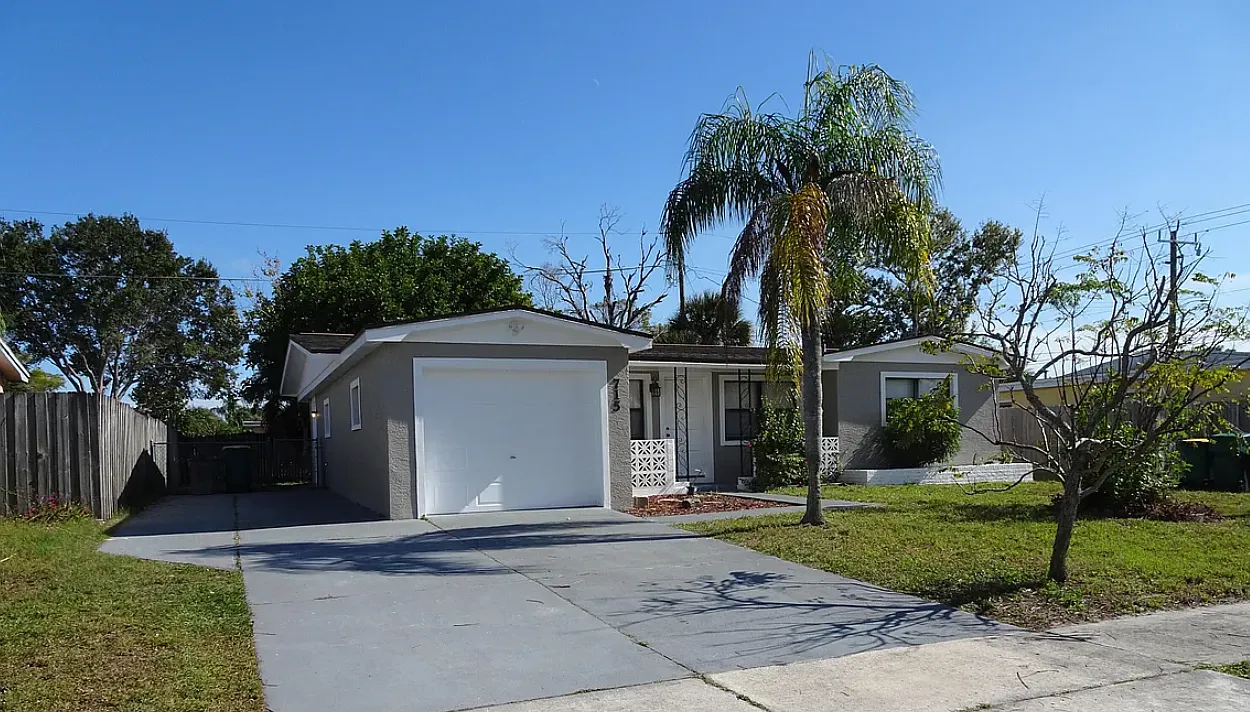 4 bed, 1366 sqft, $2,100 — Photo 2