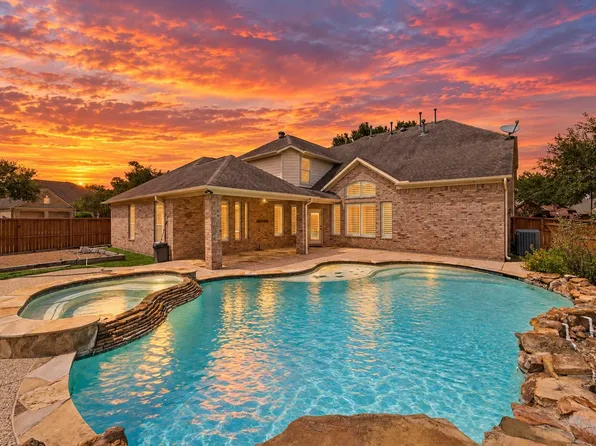 7906 Emerald Haven Dr, Sugar Land, TX 77479