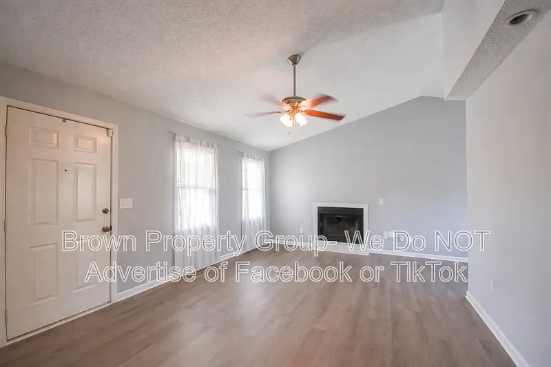 3 bed, 2.0 bath, 1151 sqft, $1,600 — Photo 3