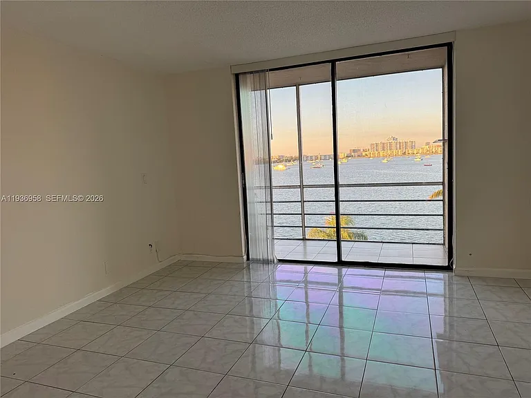 2821 N Miami Beach Blvd #5P — Photo 8