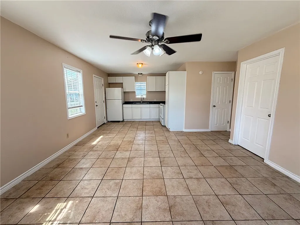 1 bed, 650 sqft, $900 — Photo 3