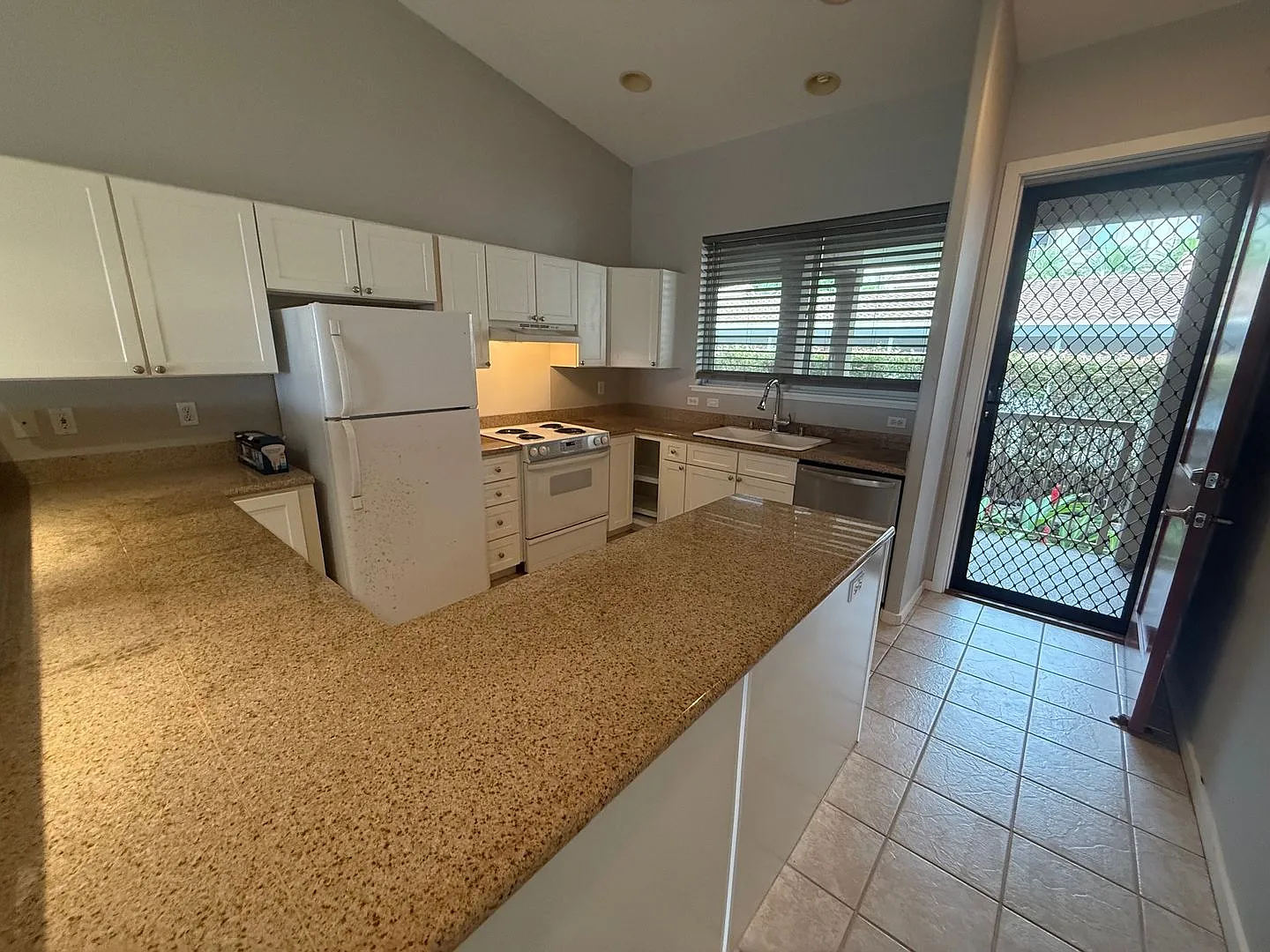 75-346 Hualalai Rd E — Photo 3