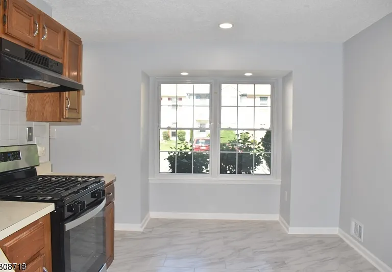 7 Kirby Ln — Photo 8
