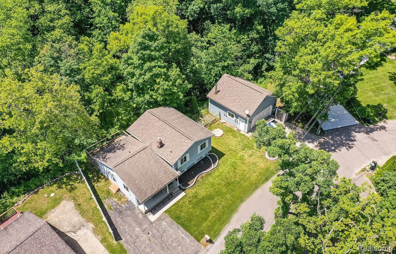 9089 Sherwood Dr photo 1