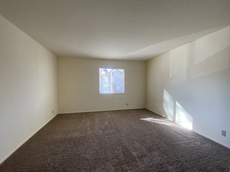 Kimberly Club Apartments — Photo 151
