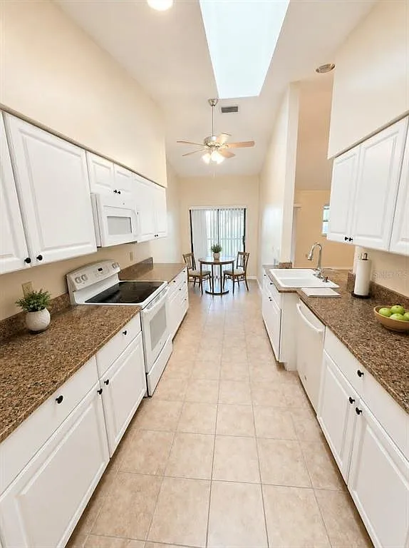 2 bed, 2.0 bath, 1250 sqft, $1,625 — Photo 3